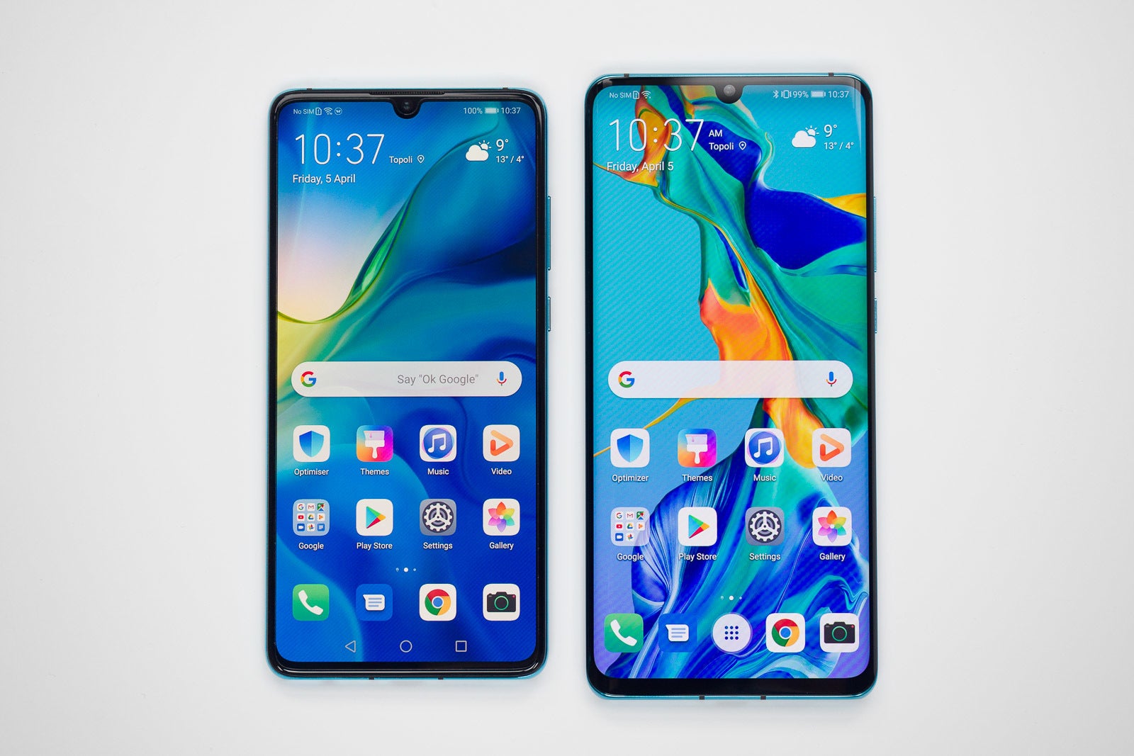 Huawei P30 on the left, P30 Pro -- on the right - Huawei P30 Review