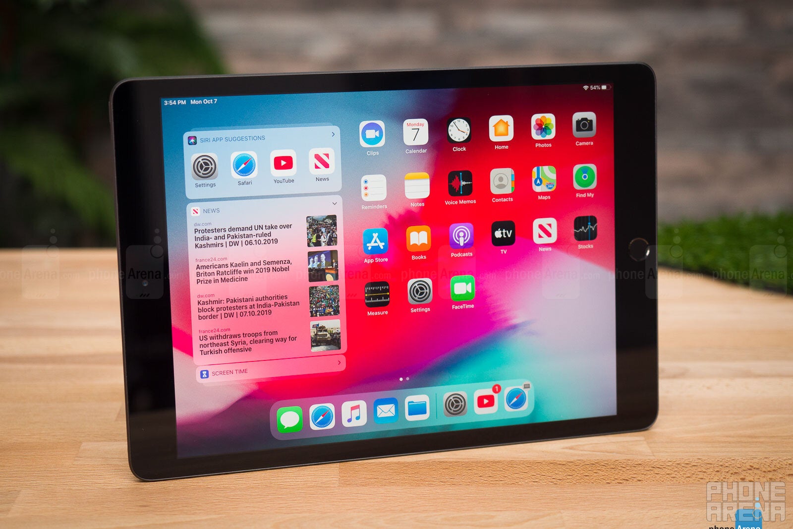 iPad 10.2 review: cheap, productive, and not the one you should