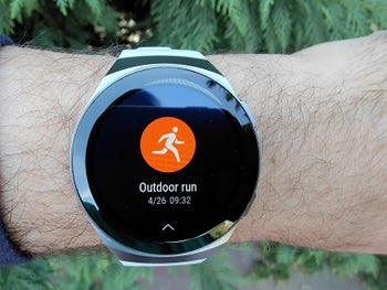 HUAWEI - Huawei Watch GT 2e アイスホワイト 46mm スポーティデザインのスマートウォッチ「HUAWEI WATCH GT 2e