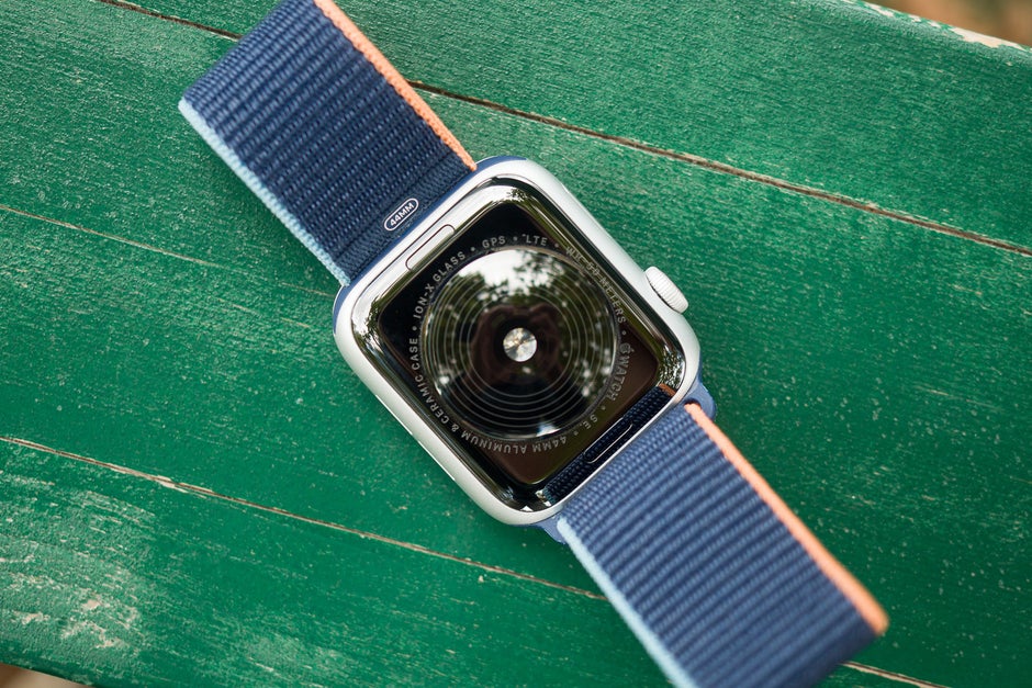 release date of apple watch se