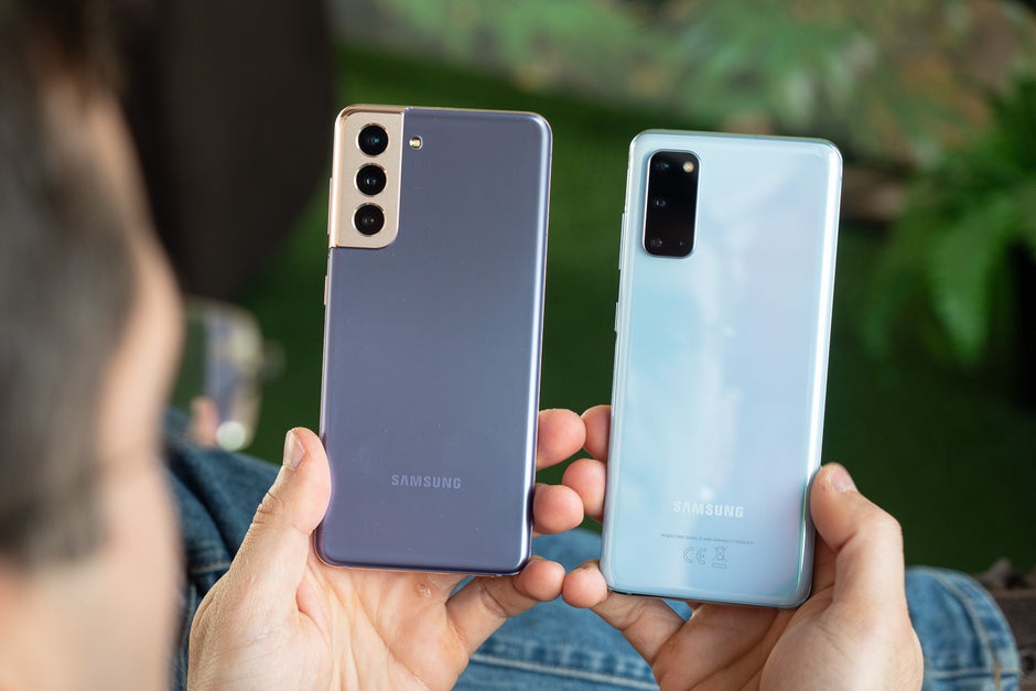Galaxy S21 (left) vs S20 (right) - Samsung Galaxy S21 vs Galaxy S20