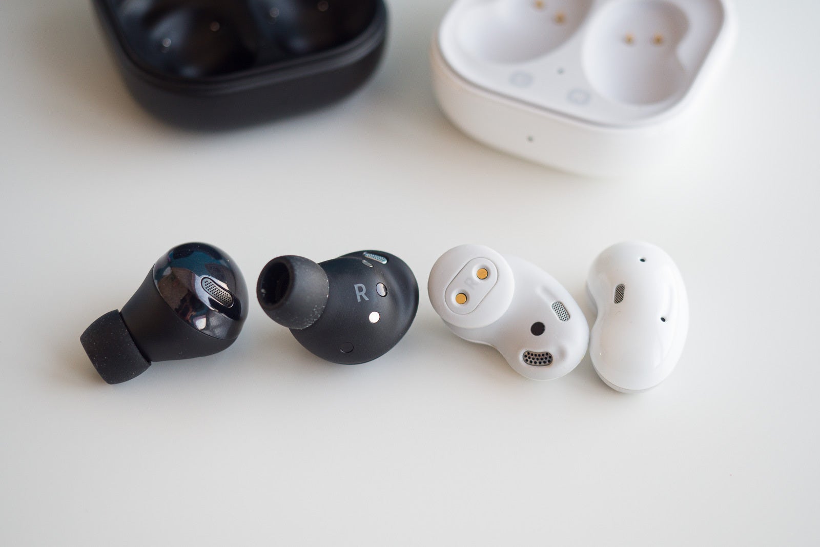 Galaxy live buds vs airpods online pro