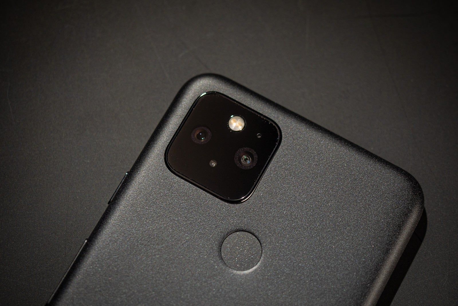 OnePlus 9 vs Google Pixel 5