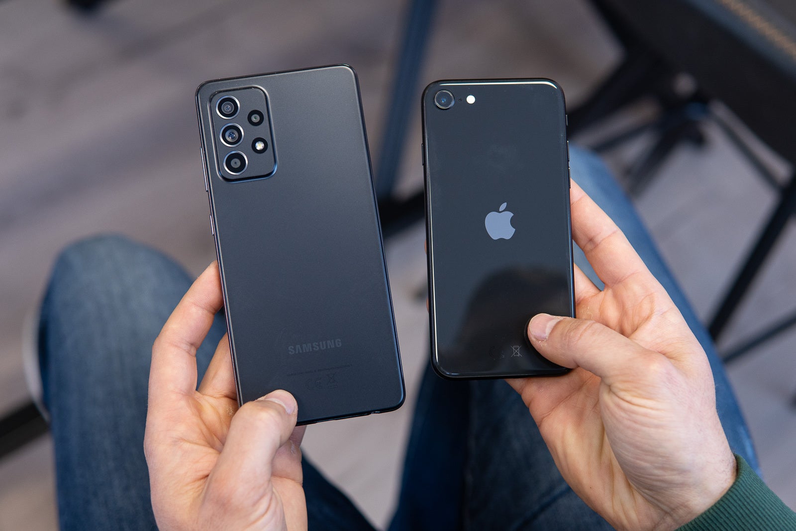 Samsung Galaxy A52 vs iPhone SE (2020)