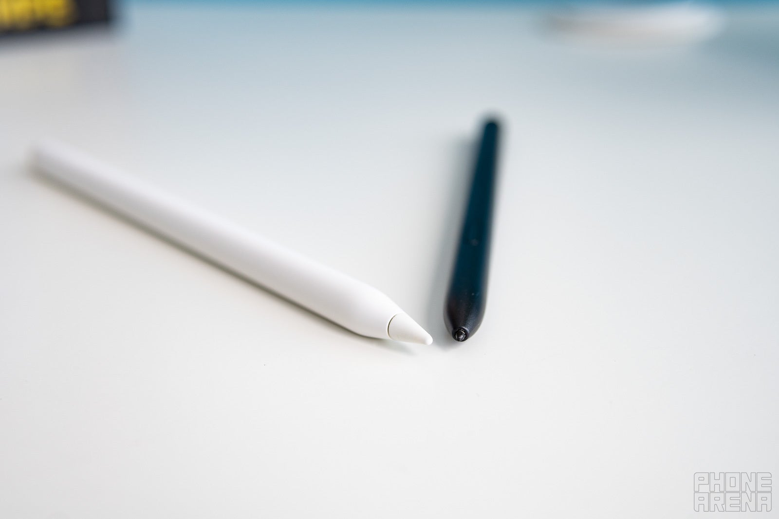 Apple Pencil has a plastic tip, S Pen has a rubber one. Both user-replaceable - Apple iPad Pro (2021) vs Samsung Galaxy Tab S7