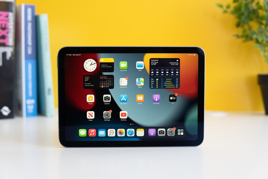 Notice the wasted space on the homescreen because of those large left and right margins - iPad mini 6 review: mini size, max performance!