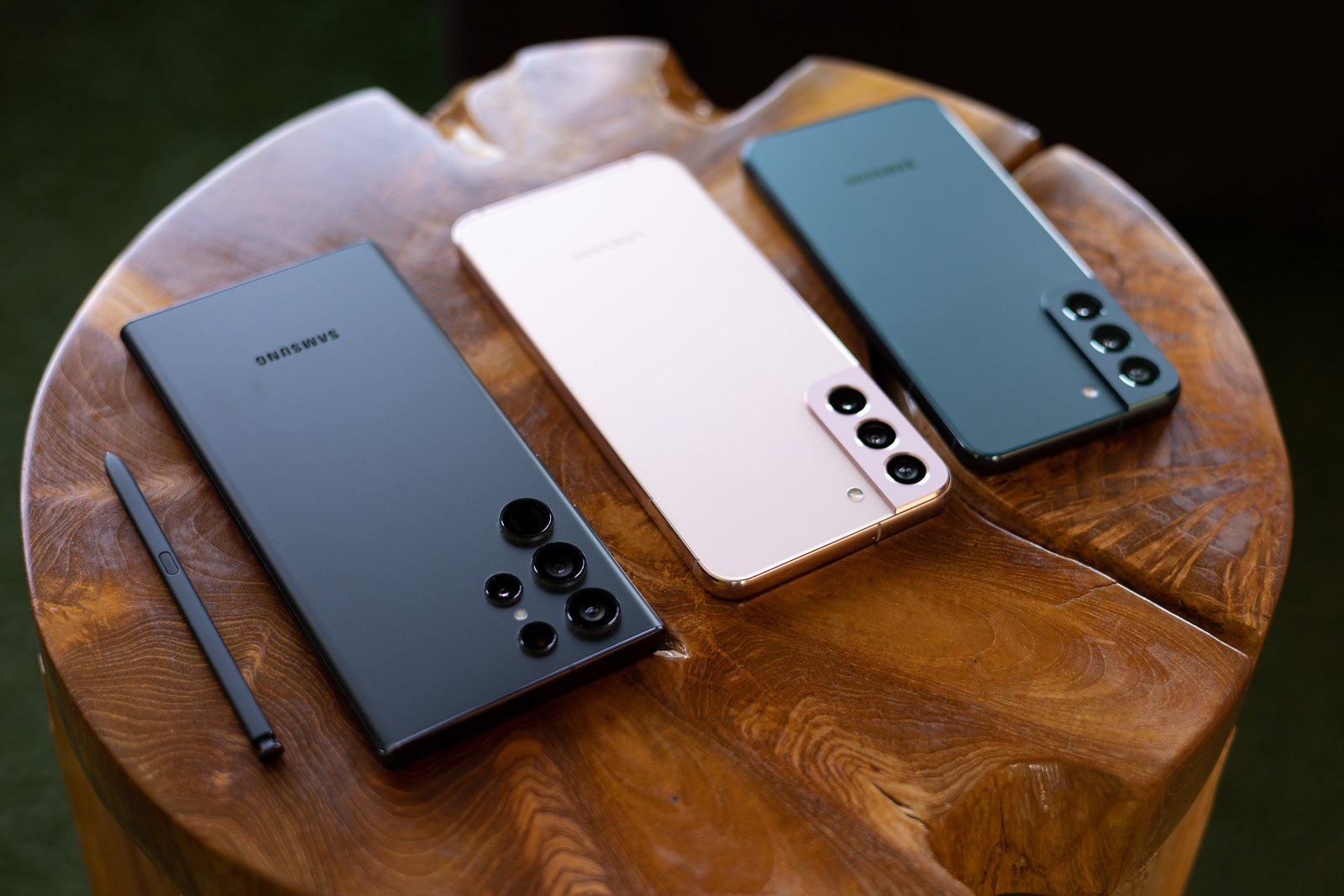 Samsung Galaxy S22 vs S22 Plus vs S22 Ultra: differences