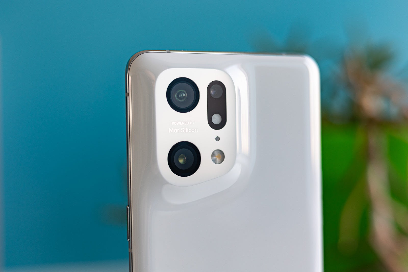 The distinctive X5 Pro camera island design - Oppo Find X5 Pro review: merry MariSilicon X