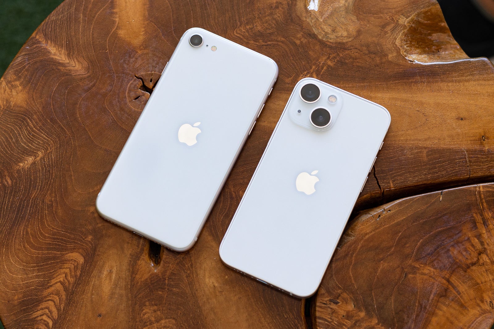 iPhone SE (2022) vs iPhone 13 mini: differences