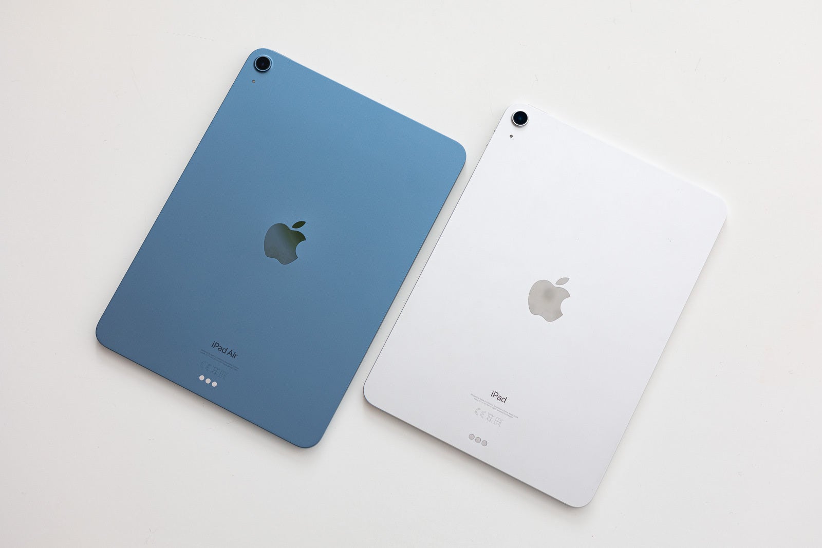 The blue one is the new iPad Air 5, the other – iPad Air 4. Aside from the color options, they look the same. - iPad Air 5 vs iPad Air 4: It's what's on the inside that counts