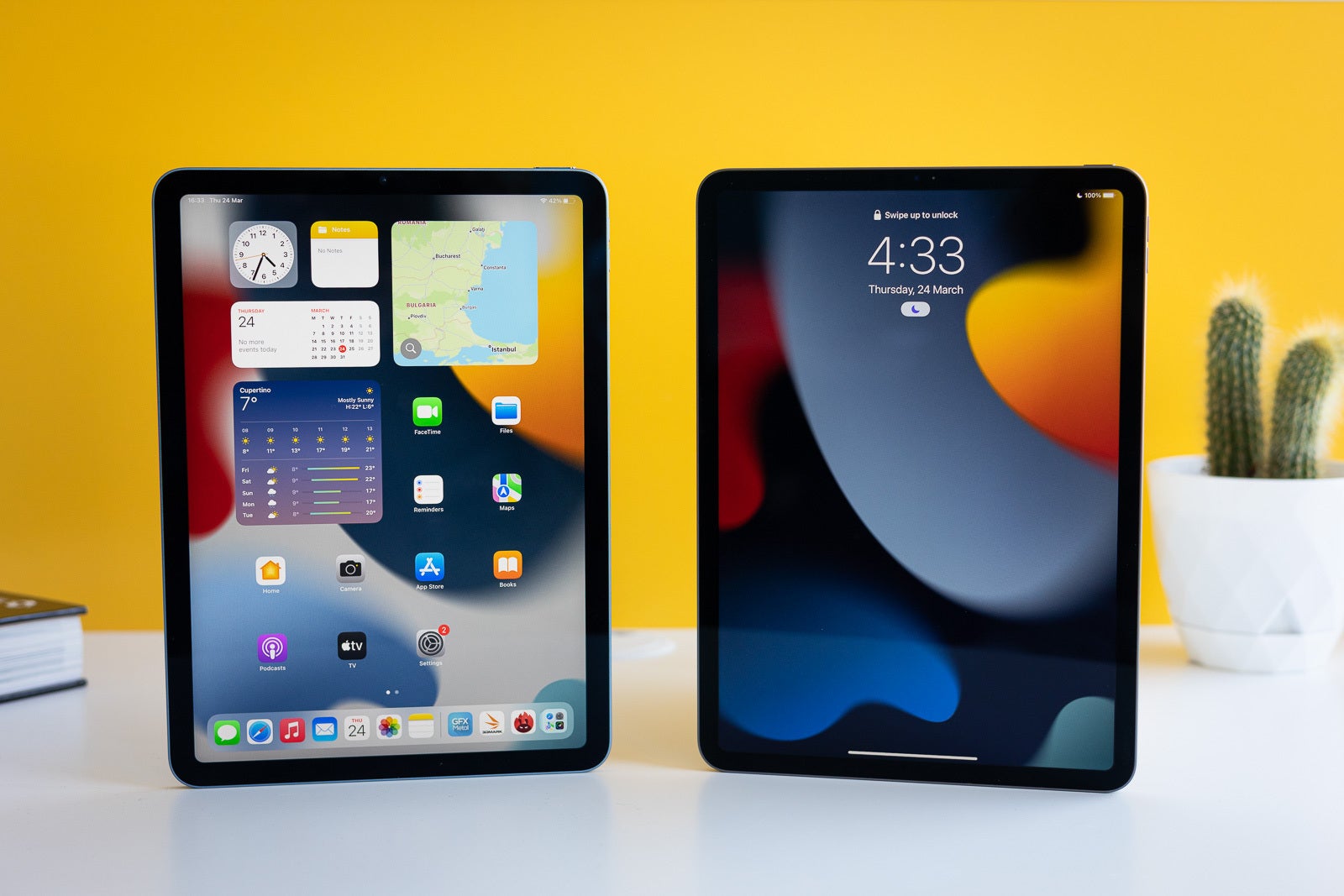 iPad Air 5 - left, iPad Pro - right - iPad Air (2022) vs 11-inch iPad Pro (2021): Save your money