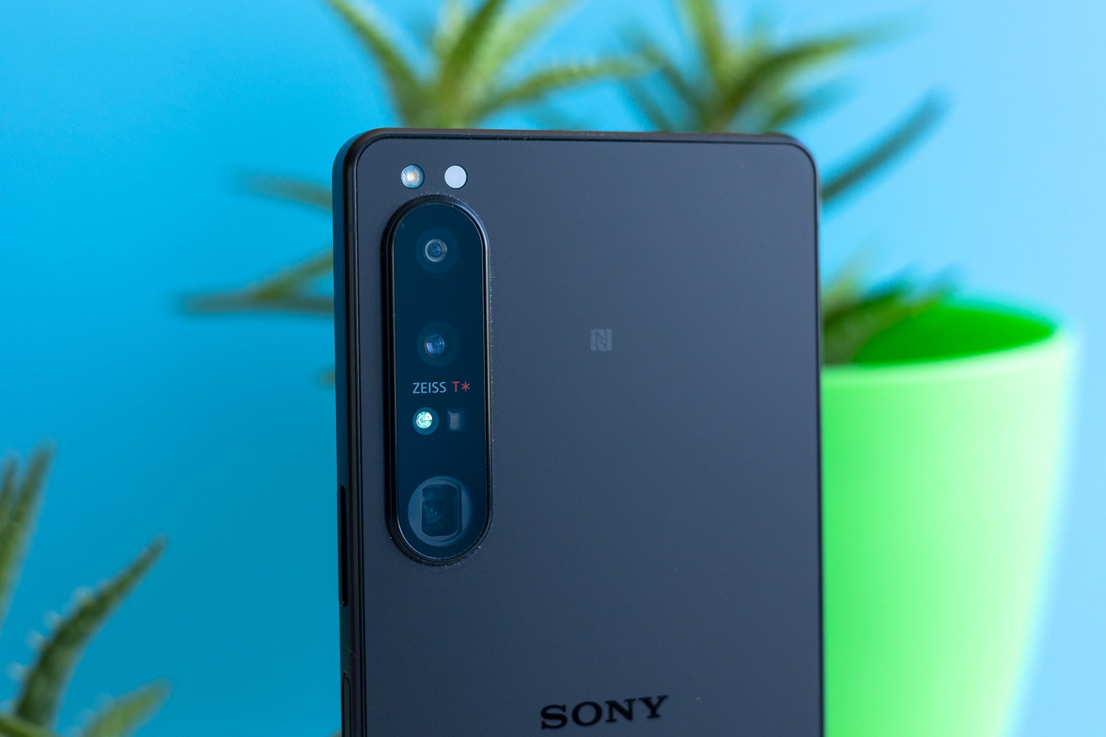 Sony Xpeira 1 IV review: unapologetically Sony
