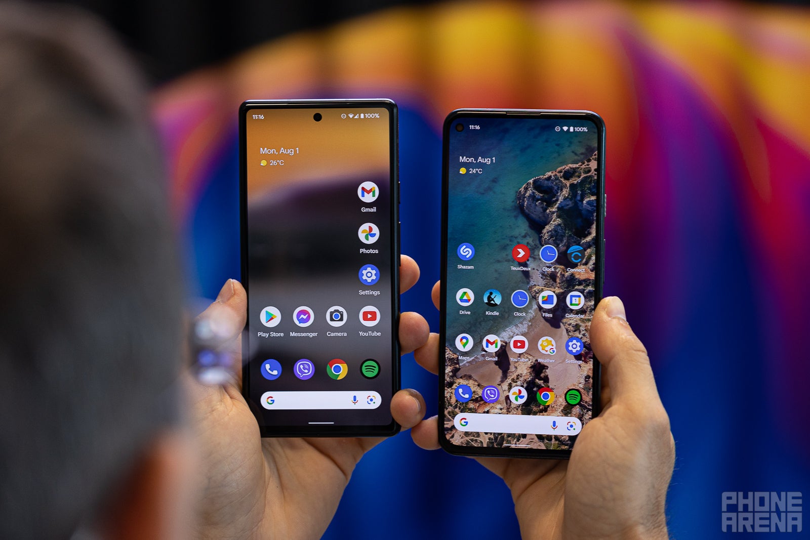 The Pixel 6a&#039;s display (left) and Pixel 5a&#039;s screen (right) - Google Pixel 6a vs Pixel 5a comparison: Twice the performance!