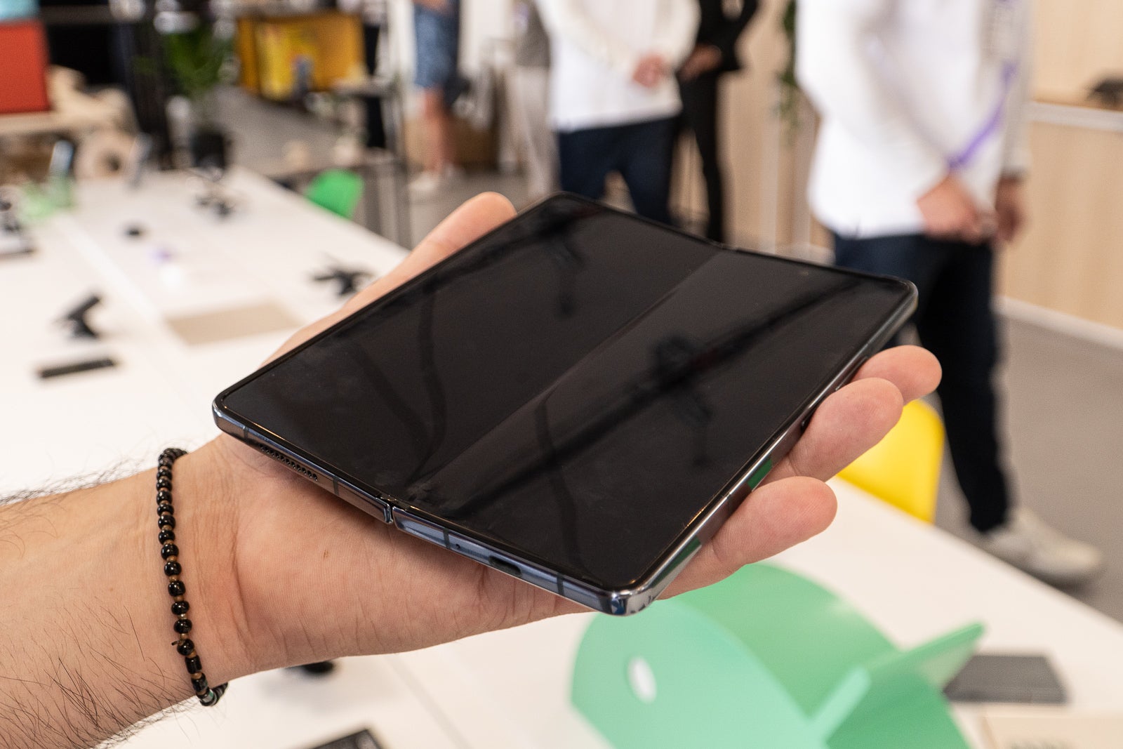 (Image credit - PhoneArena) Galaxy Z Fold 4 - display crease - Samsung Galaxy Z Fold 4 hands-on review