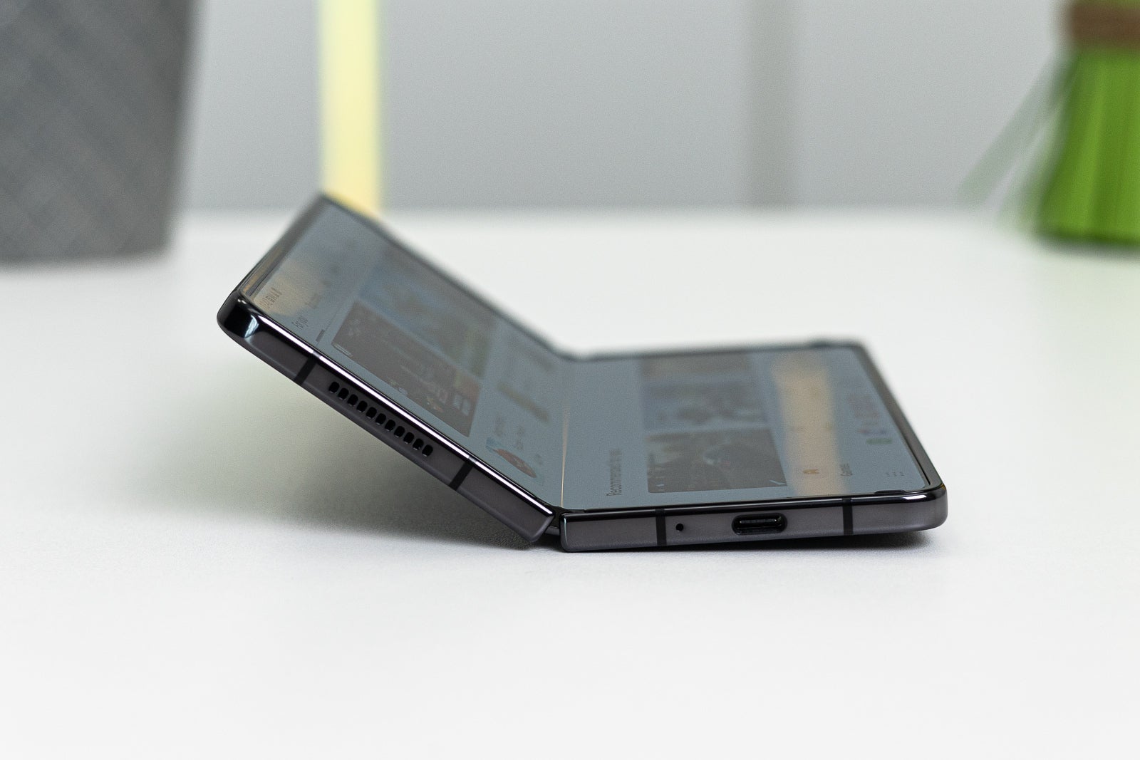 (Image credit - PhoneArena) Galaxy Z Fold 4 - hinge - Galaxy Z Fold 4 review: key advantages