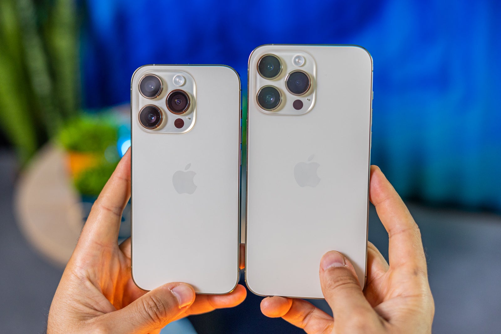 (Image Credit - PhoneArena) iPhone 14 Pro vs 14 Pro Max - Apple iPhone 14 Pro Max vs iPhone 14 Pro: Pick on your own size!