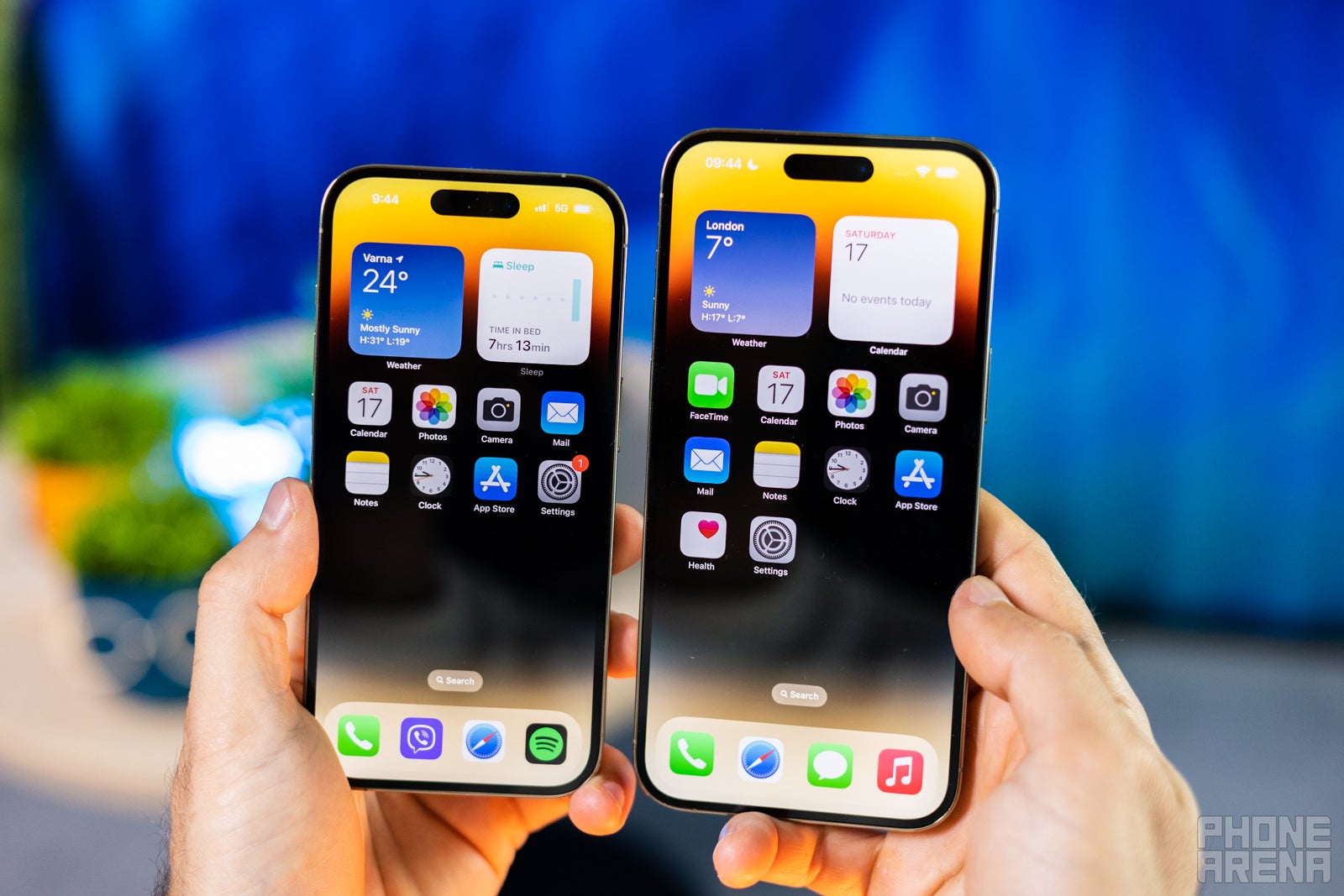 The new Dynamic Island punch hole is the stand-out new feature of the iPhone 14 Pro and iPhone 14 Pro Max (Image Credit - PhoneArena) - Apple iPhone 14 Pro Max vs iPhone 14 Pro: The itch to switch