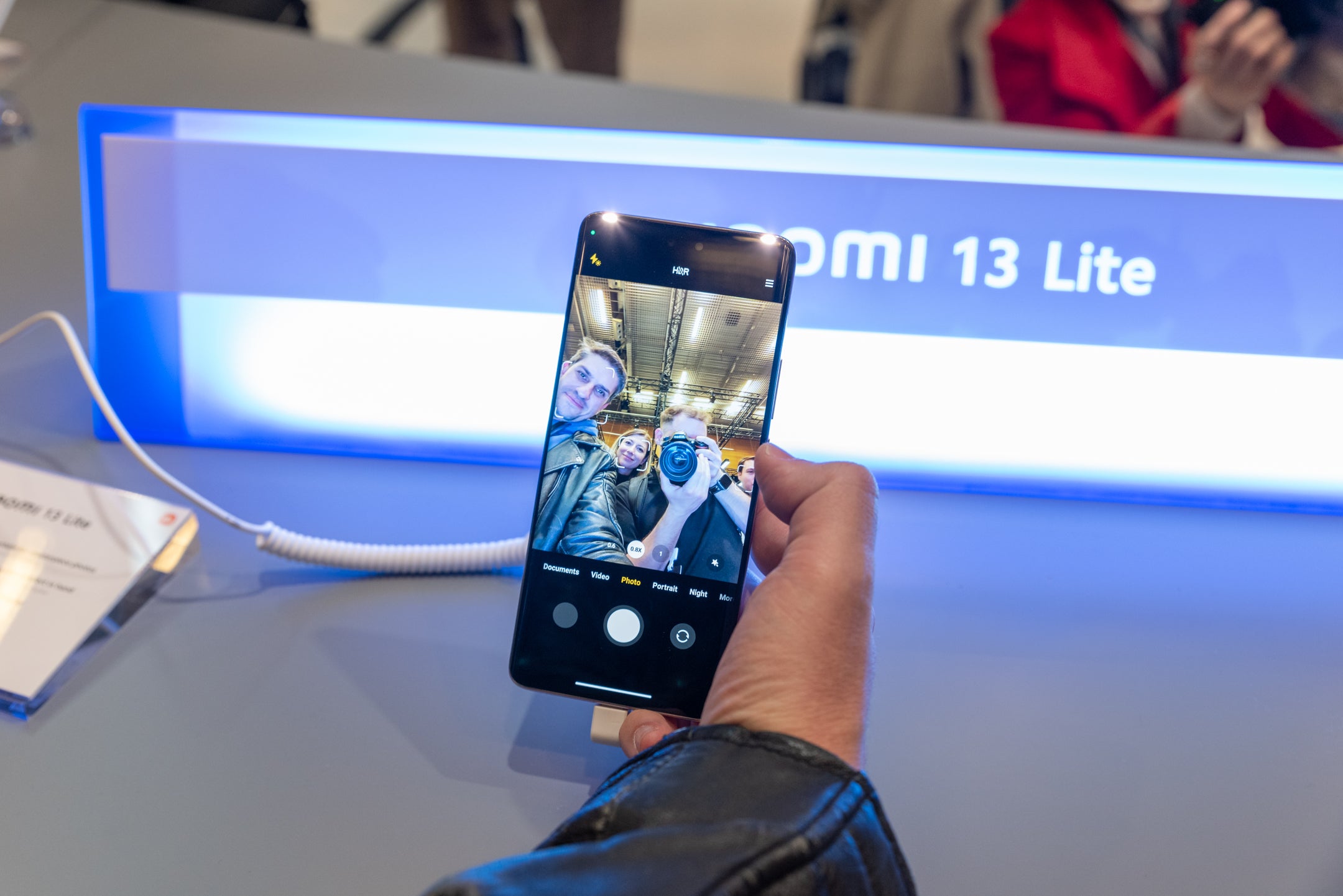 COP OR PASS? Xiaomi 13 Lite Hands-On, Quick Review