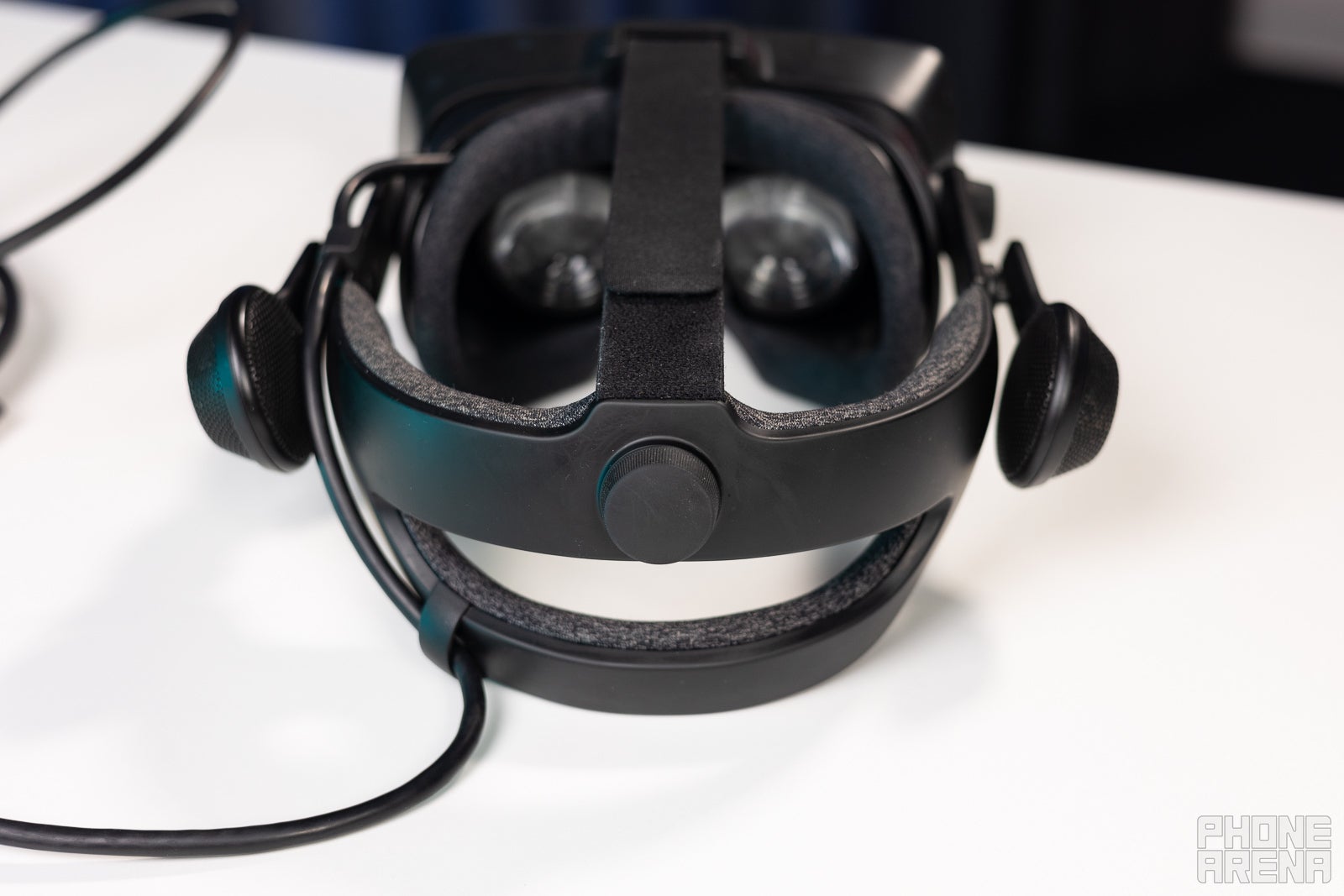 (Image Credit - PhoneArena) The Valve Index default head strap - Meta Quest 2 vs Valve Index: Meta is just on another level with its virtual reality headsets