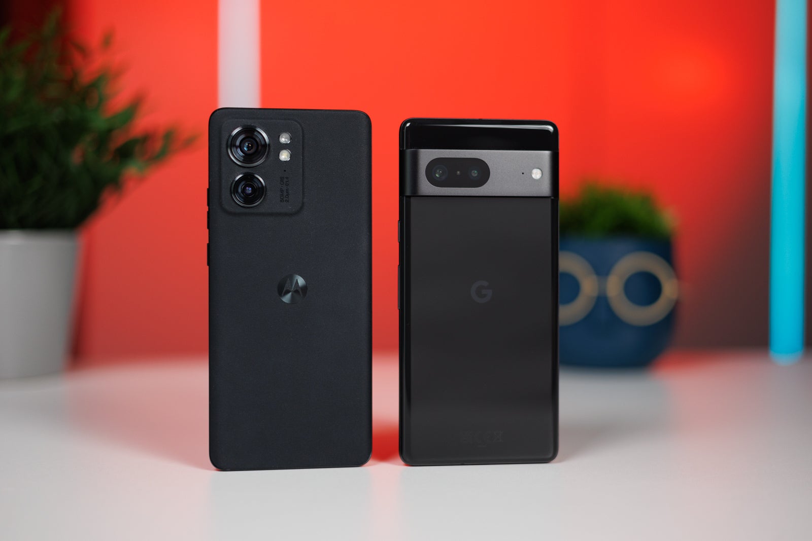 Motorola Edge 40 vs Google Pixel 7 style versus camera PhoneArena