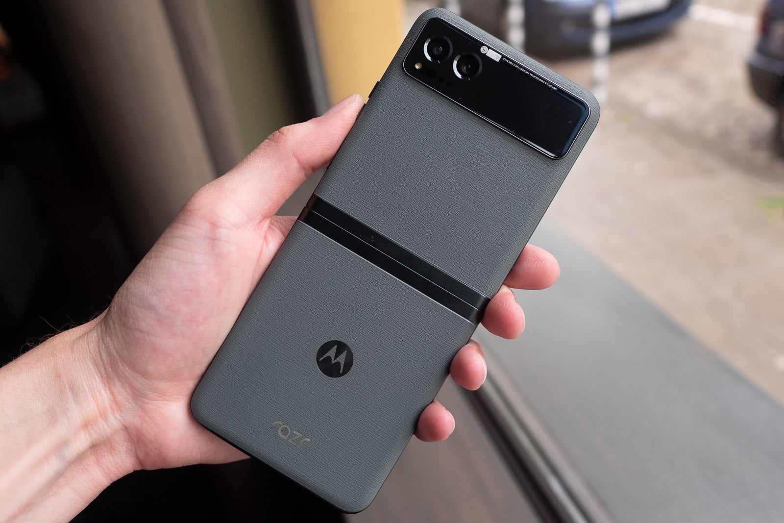 Hallo, Moto (Afbeelding tegoed - PhoneArena) - Motorola Razr 40 hands-on review: eerste indrukken met de nieuwe generatie Razr!