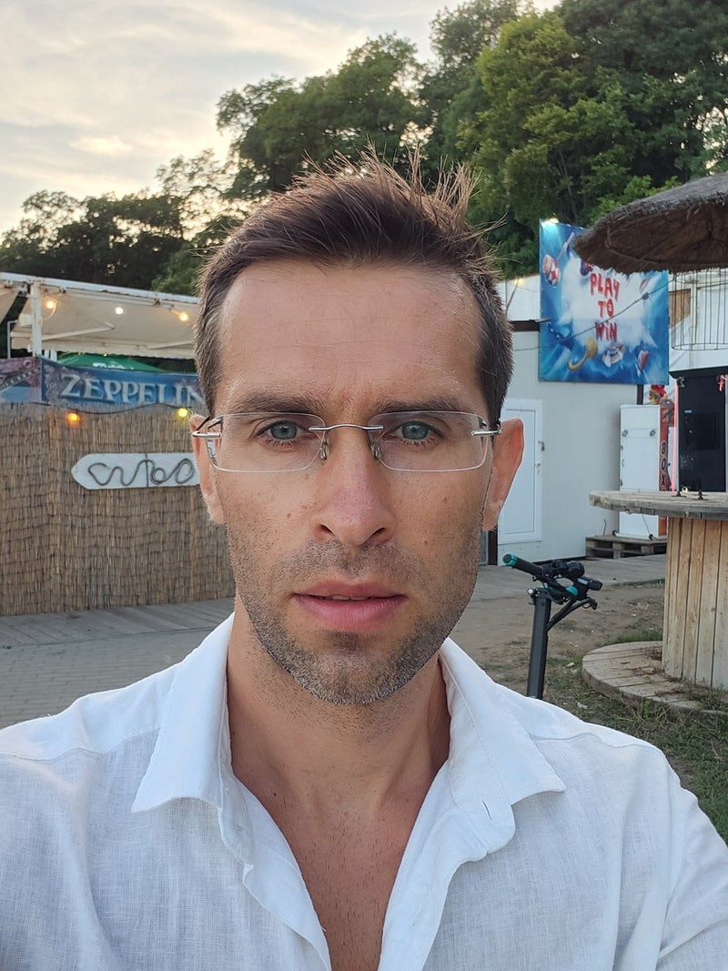 Flip 4 Selfie Cam
