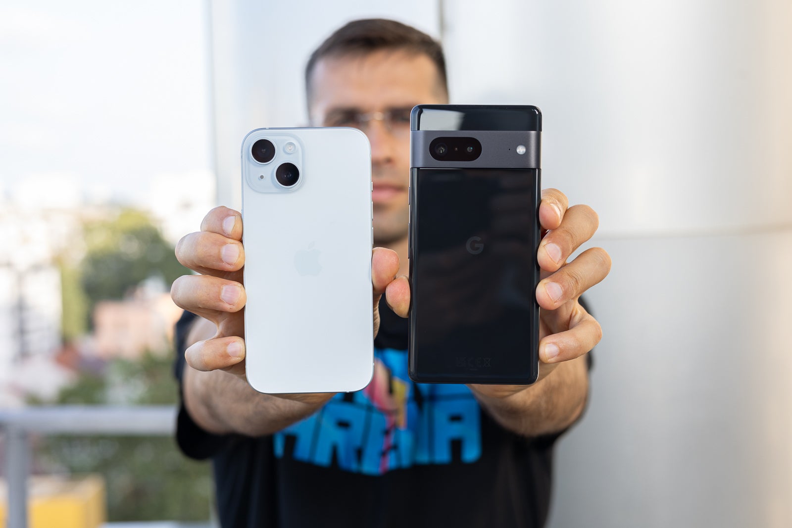 pixel 7 vs iphone 15 dimensions