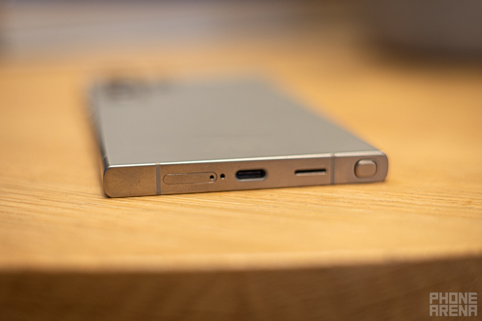 Sleek and slim, 5,000 mAh is the price we pay (Image by PhoneArena) - Samsung Galaxy S24 Ultra review: zoom in, enhance!
