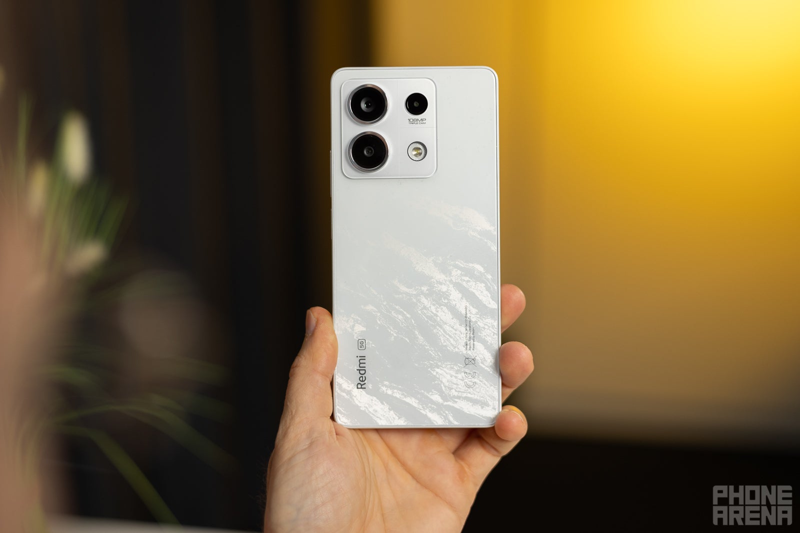 Redmi ini tampil memukau dalam balutan warna putih - Review Xiaomi Redmi Note 13 5G: tampilan keren dengan budget terbatas