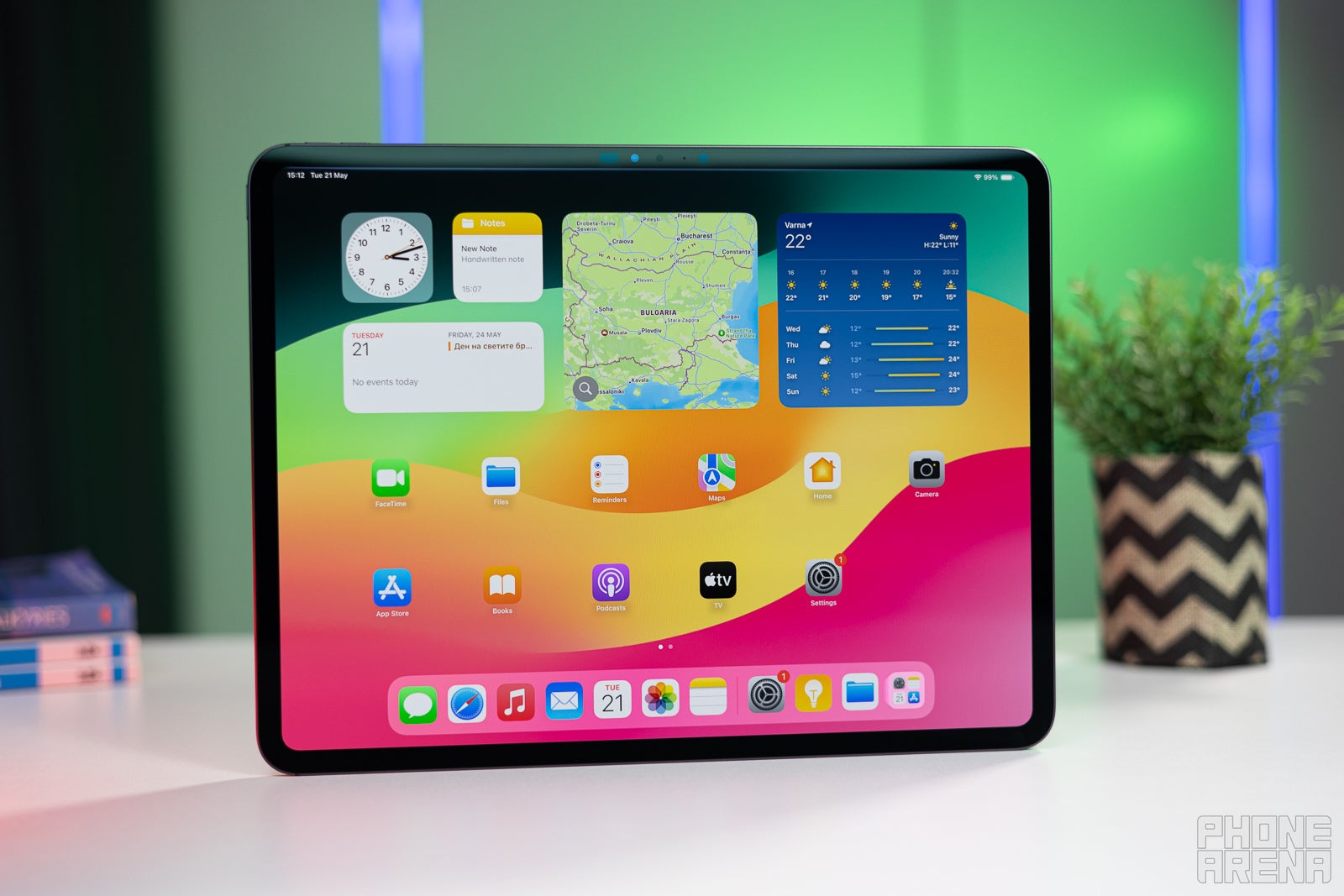 The screen corners have been reshaped to match the iPad&#039;s form&amp;nbsp;(Image credit - PhoneArena) - iPad Pro M4 (2024) review: big, bad, but now thinner!