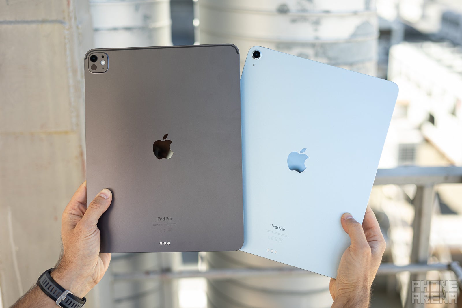 Yup, they look the same (Image credit - PhoneArena) - iPad Air M2 (2024) vs iPad Pro M4 (2024): is the $600 tablet just as good?