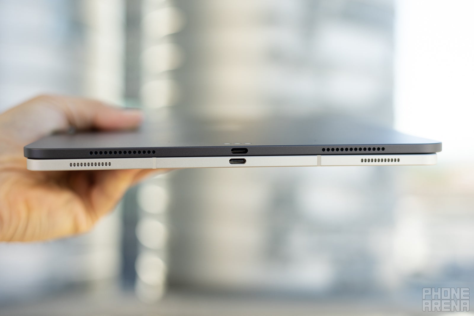 iPad Pro 2024 and Galaxy Tab S9 Ultra viewed from the side