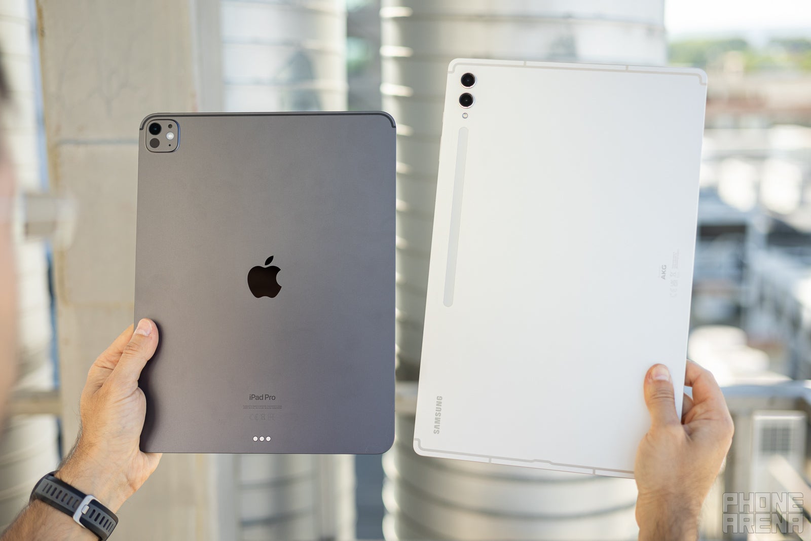 iPad Pro 2024 and Galaxy Tab S9 Ultra from the back