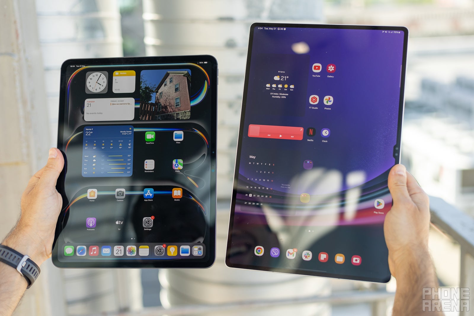 iPad Pro 2024 and Galaxy Tab S9 Ultra from the front