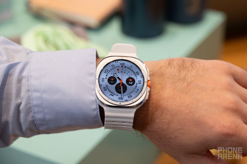 he Galaxy Watch looks very slick in its fairer color option