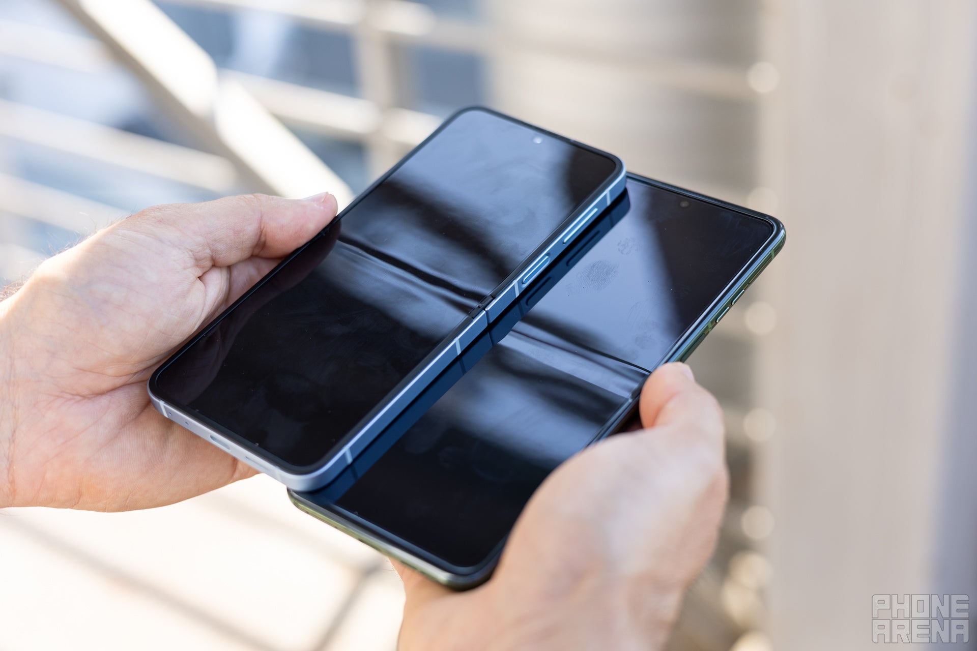 A picture of the crease on the Samsung Galaxy Z Flip 6 and Motorola Razr Plus (2024)