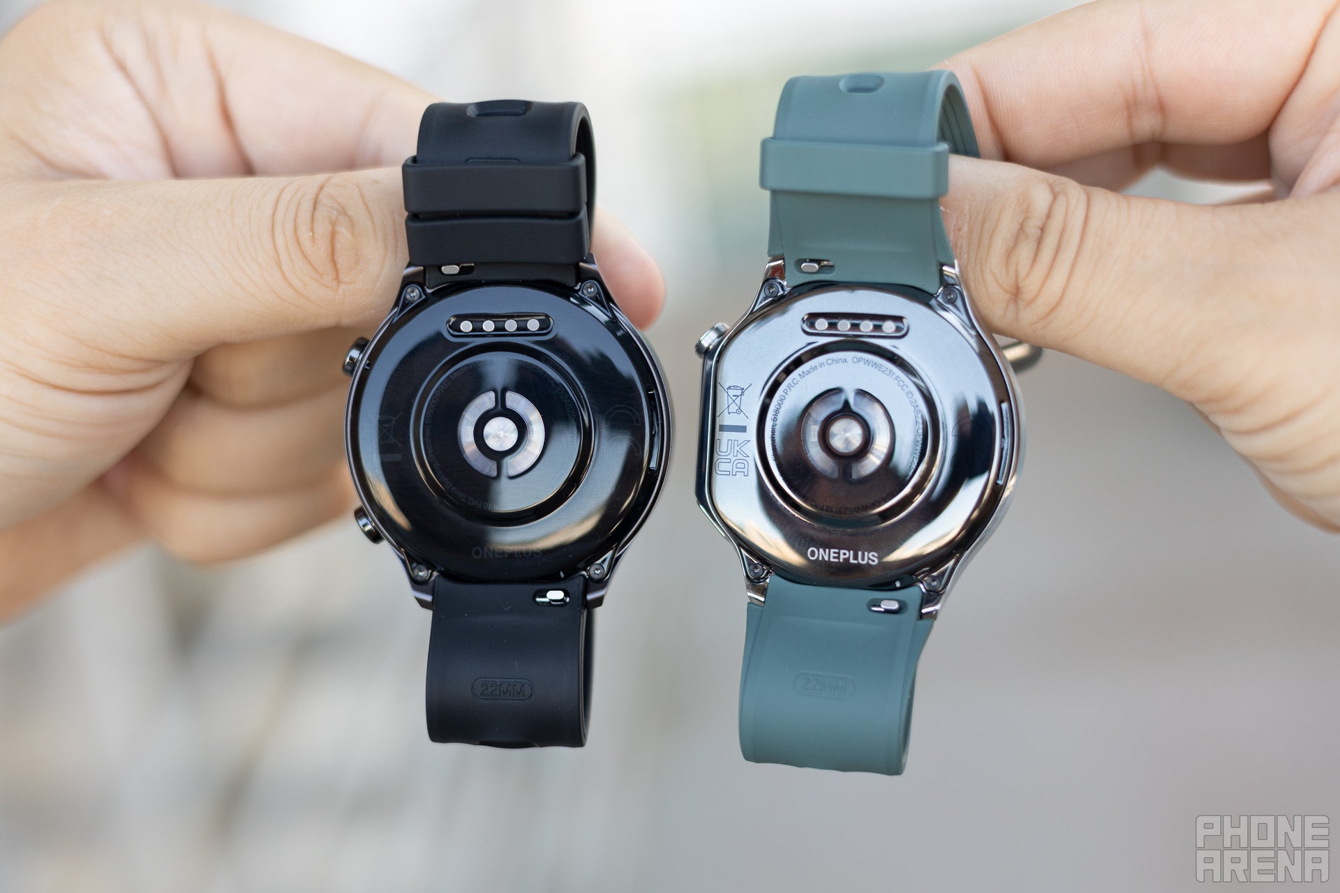 The standard band attachment mechanism (Image by PhoneArena) - OnePlus Watch 2R vs OnePlus Watch 2: Save yourself some money