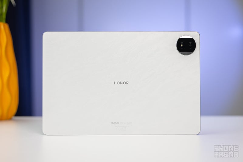 Honor MagicPad 2 Review: Shooting for the stars