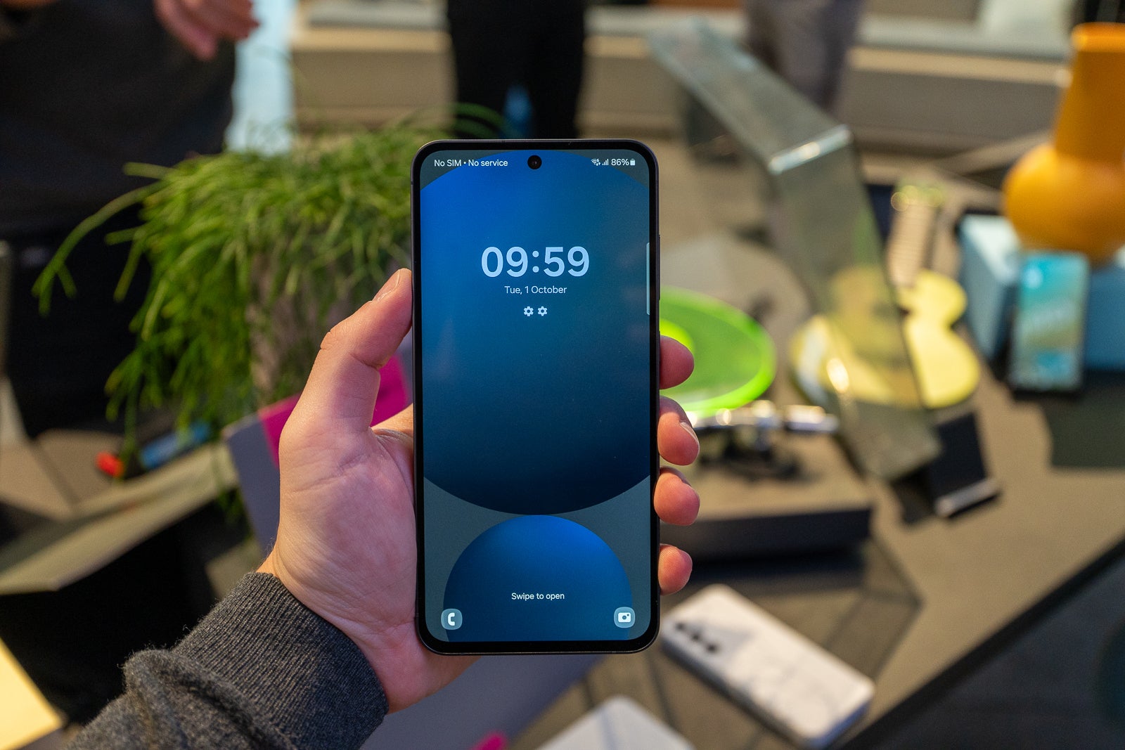 The display on the S24 FE feels much nicer than before thanks to those thinner bezels. (Image by PhoneArena) - Galaxy S24 FE Hands-on Preview: The best Fan Edition yet?