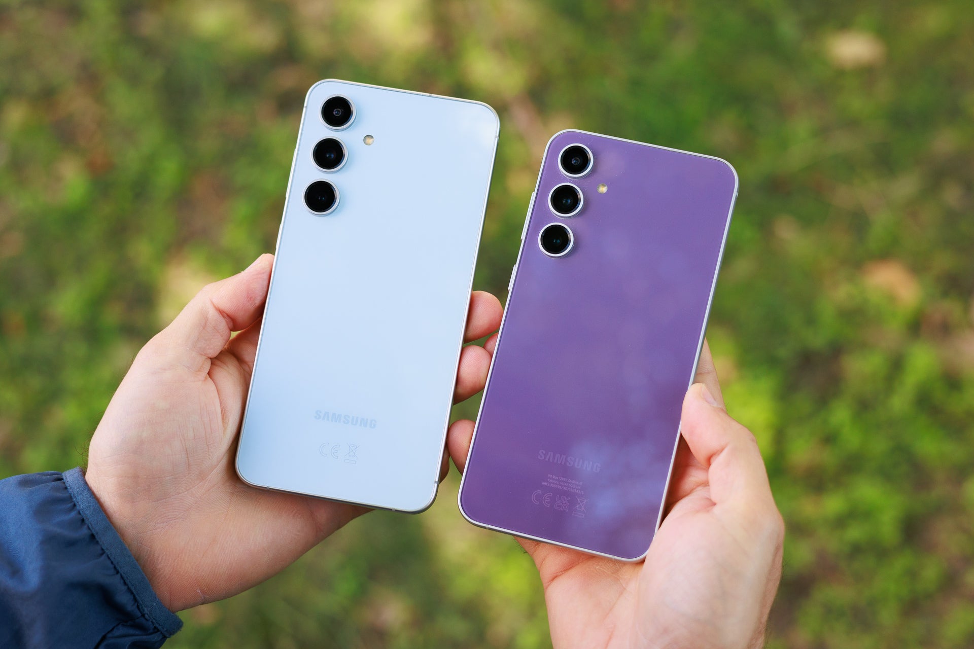 The S24 FE is bigger, but the boxy shape makes it feel more secure in the hand. (Image by PhoneArena) - Galaxy S24 FE vs Galaxy S23 FE: FEel the difference?