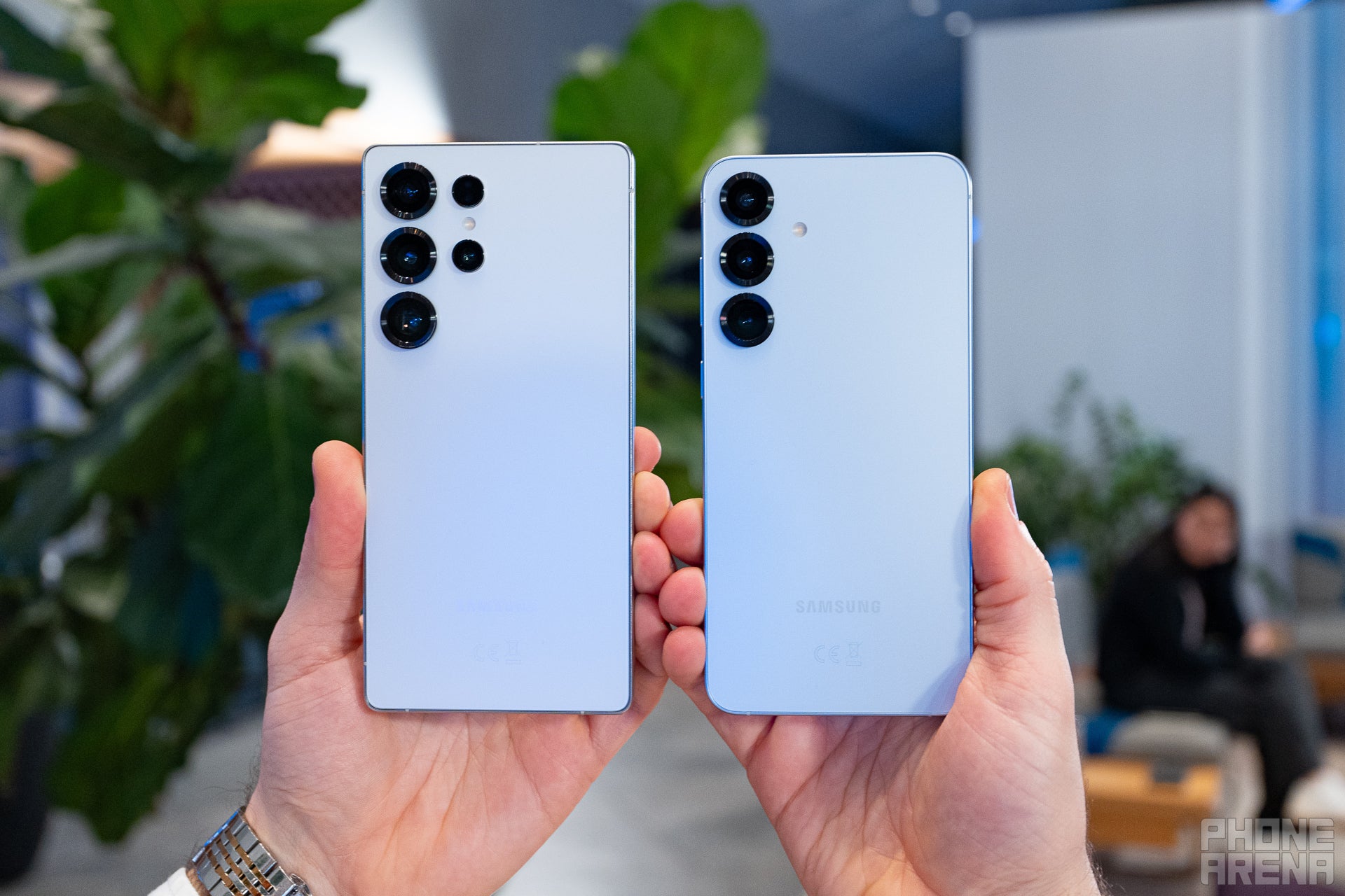 Almost similar in terms of size (Image by PhoneArena) - Samsung Galaxy S25 Ultra vs Galaxy S25 Plus Hands-on Preview: The bigger, the better?