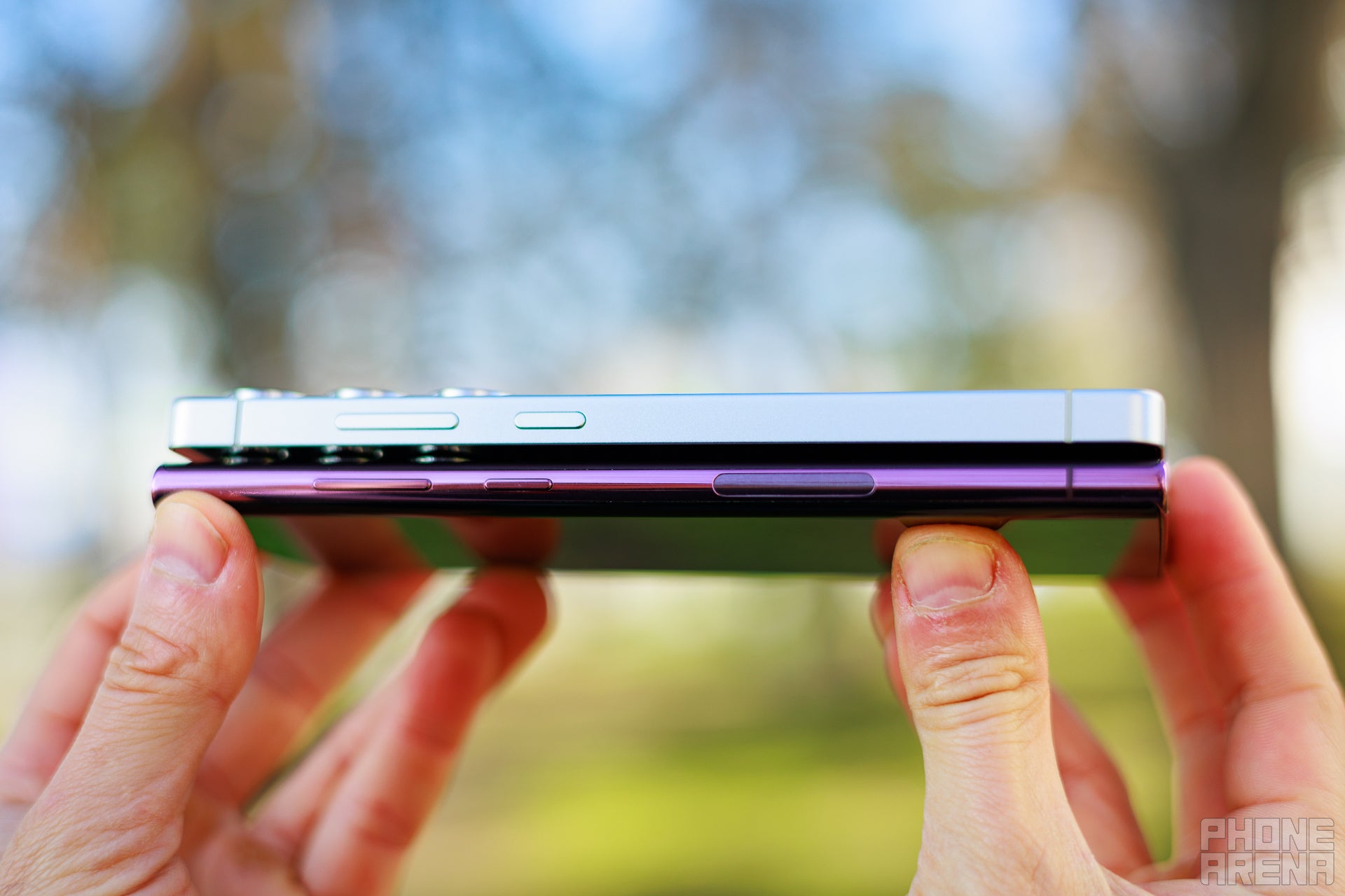 The older phone might appear slightly thinner thanks to the curved sides, but it&#039;s mostly an illusion (Image by PhoneArena) - Samsung Galaxy S25 Ultra vs Galaxy S22 Ultra: Three years&#039; worth of upgrades