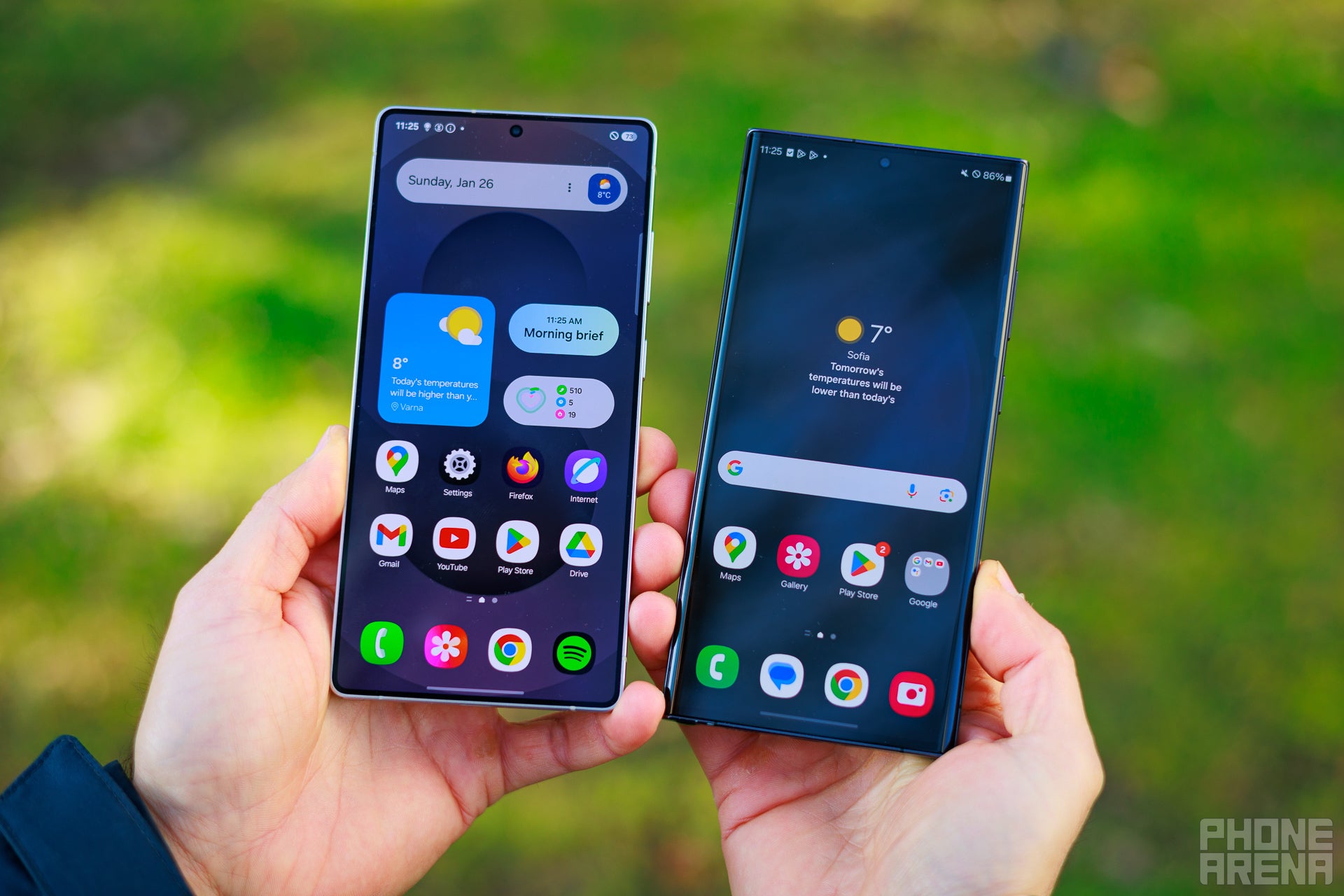 The Galaxy S25 Ultra has a flat and slightly larger display (Image by PhoneArena) - Galaxy S25 Ultra vs Galaxy S23 Ultra: Two years' worth of evolution
