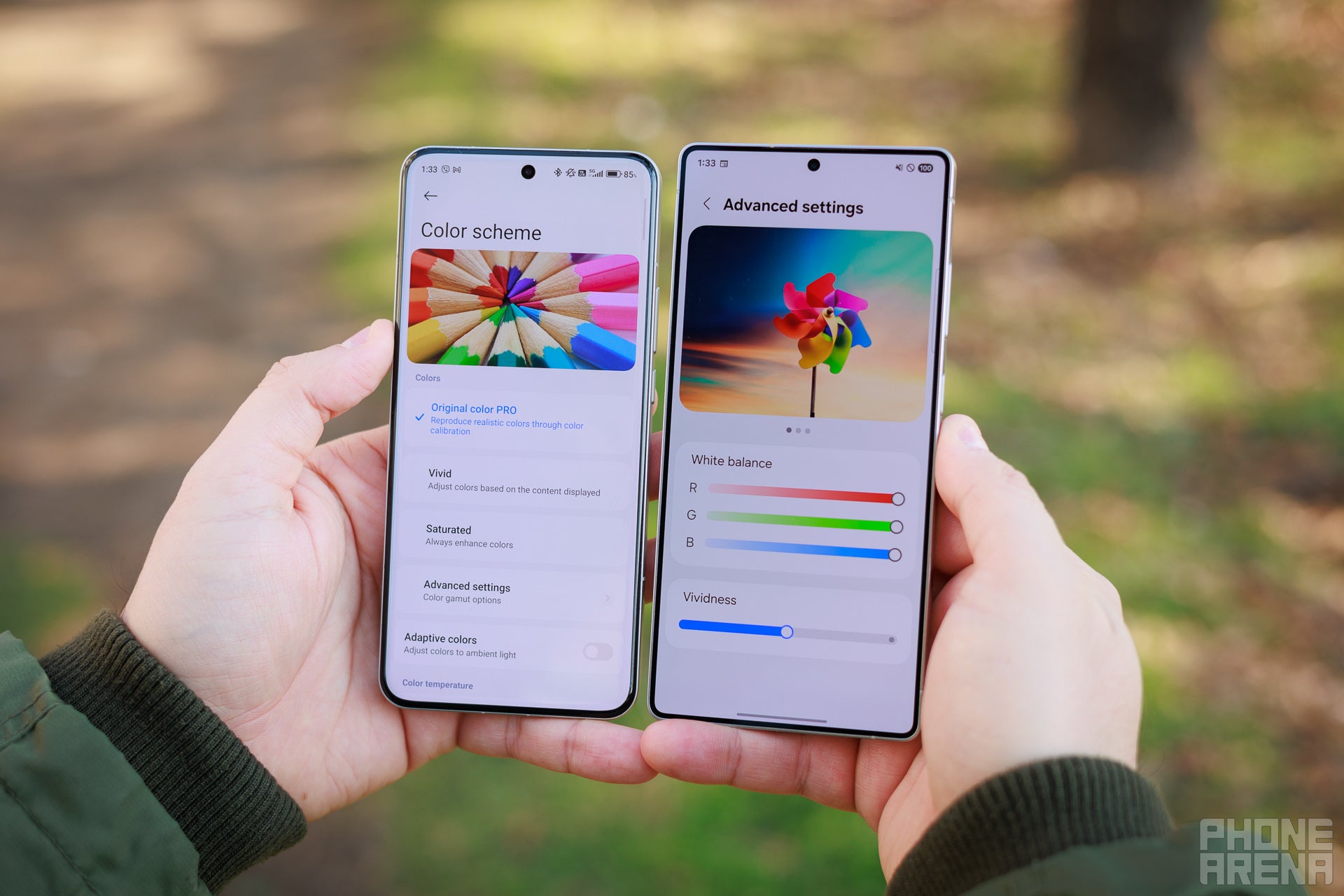 Two lovely screens, but the Xiaomi is brighter (Image by PhoneArena) - Xiaomi 15 Ultra vs Galaxy S25 Ultra: The most extreme Ultra flagships