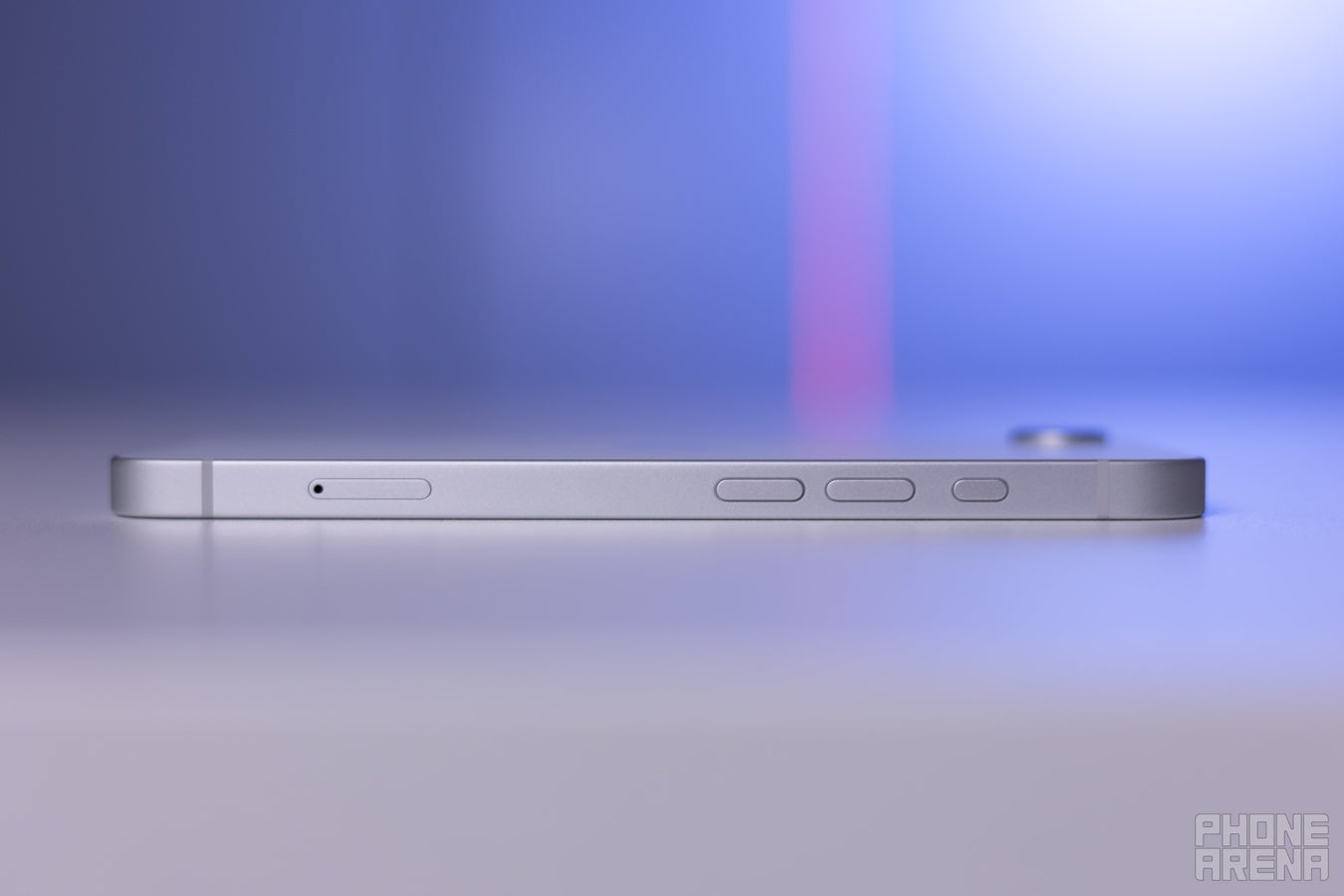 iPhone 16e Review: No Man's Land