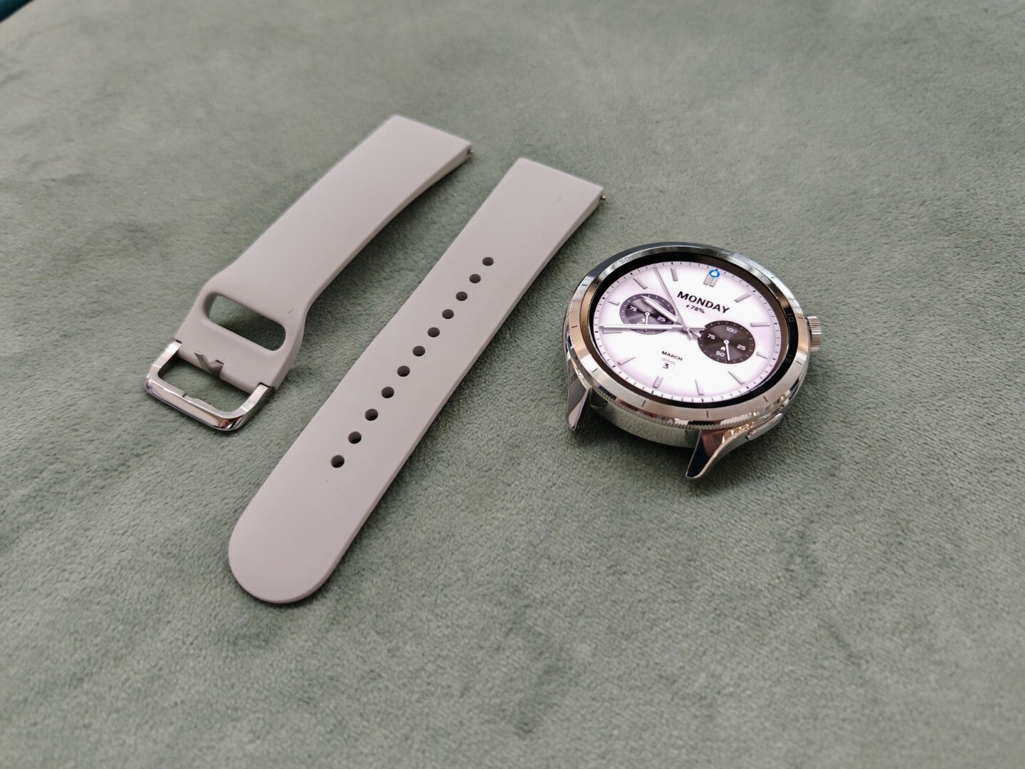 You can easily remove the bundled strap and change it for any 22 mm standard quick-release band | Image by PhoneArena - Xiaomi Watch S4 Review: Budget beauty