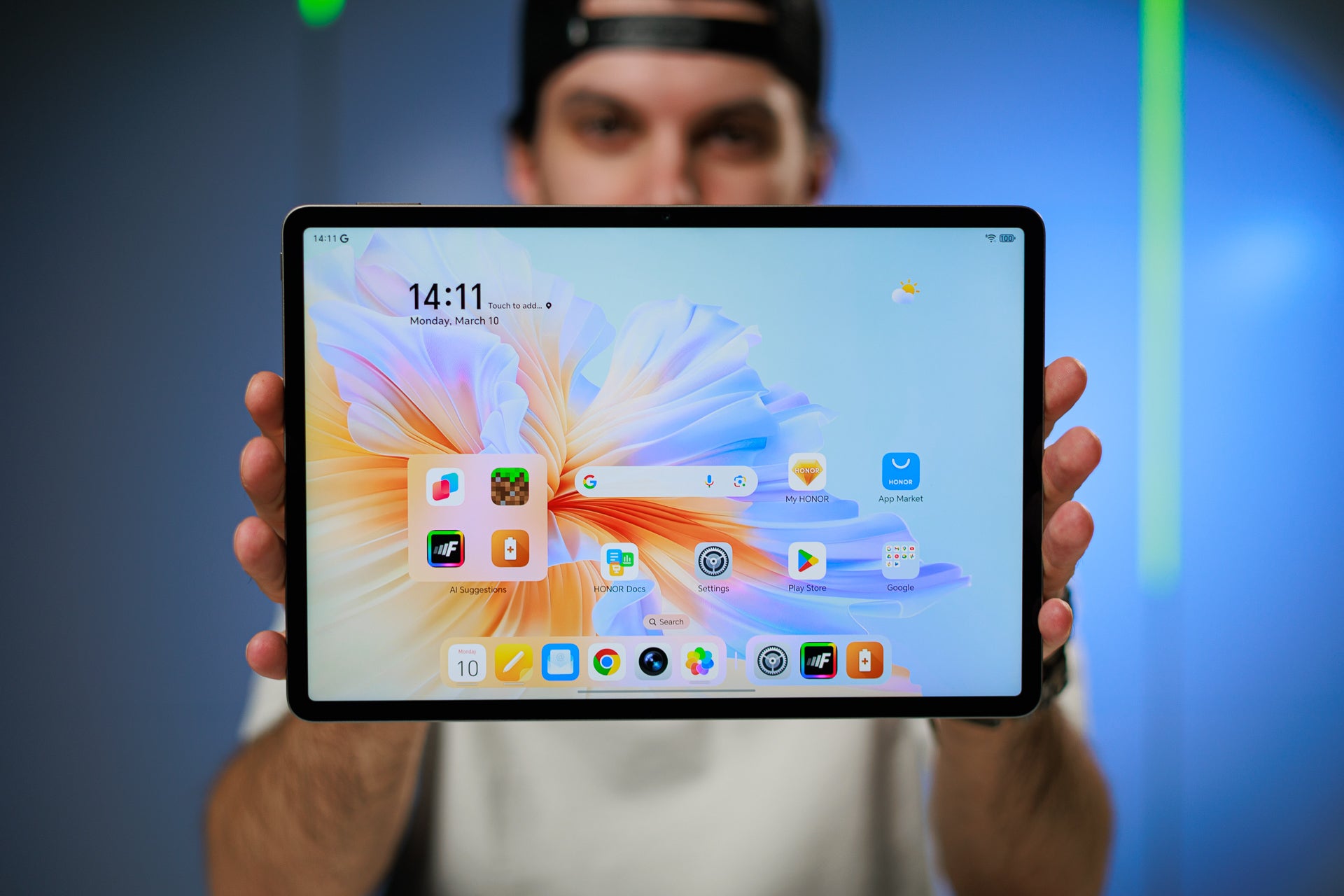 The display of the Honor Pad V9 is gorgeous, even though it&#039;s an IPS LCD panel | Image by PhoneArena - Honor Pad V9 Review: Should the iPad shake in fear?