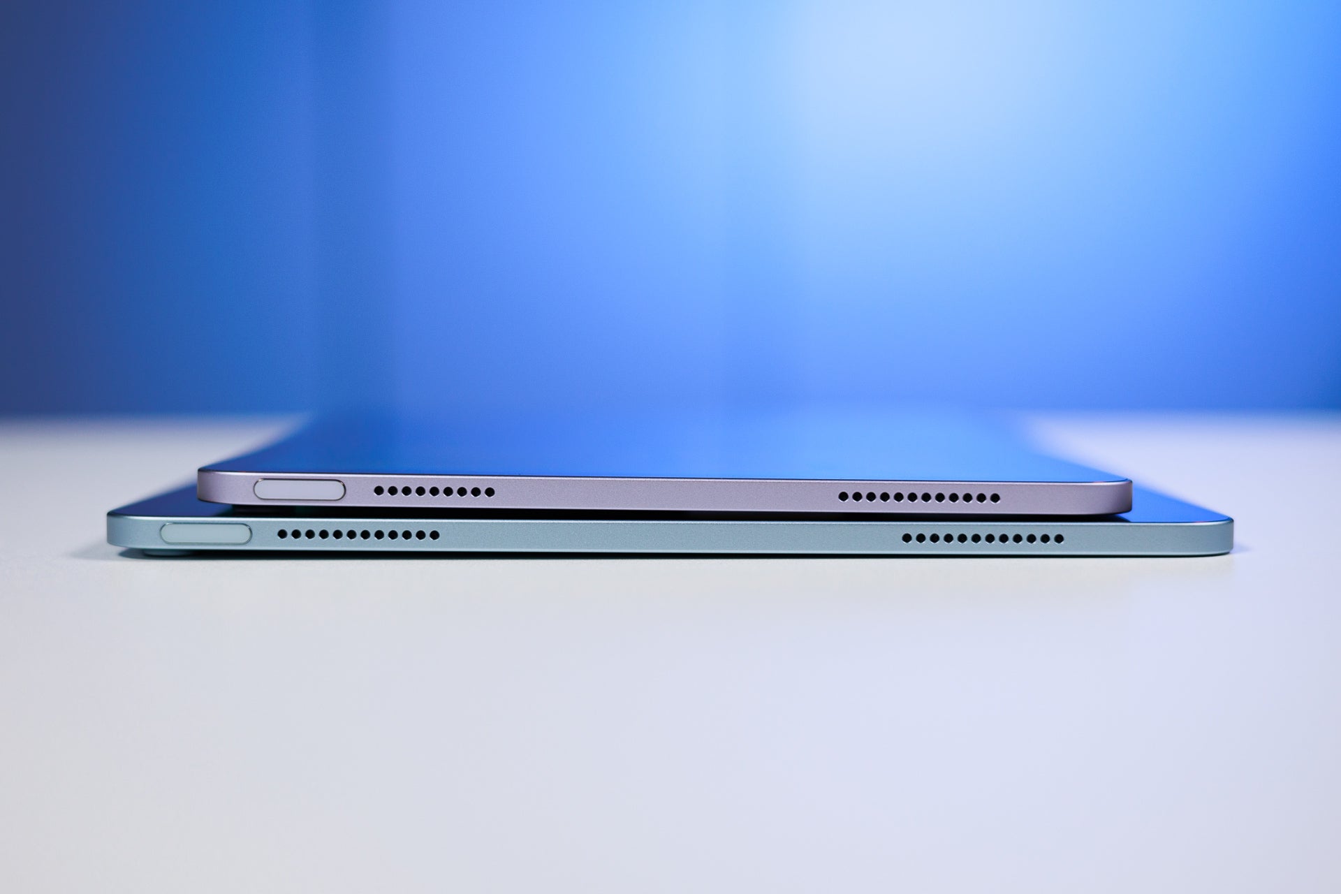 Fairly thin, but we&#039;ve seen thinner (Image by PhoneArena) - Apple iPad Air M3 (2025) vs iPad Air M2 (2024): Main differences