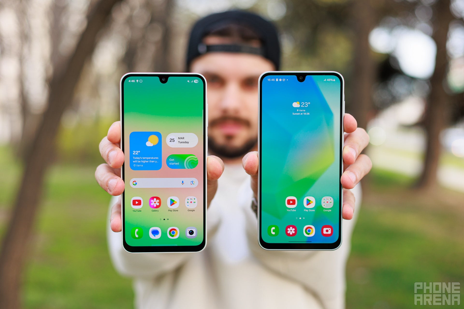 Both phone still feature a thick lower bezel. | Image by PhoneArena - Galaxy A26 vs A16: You might want to pay the higher price