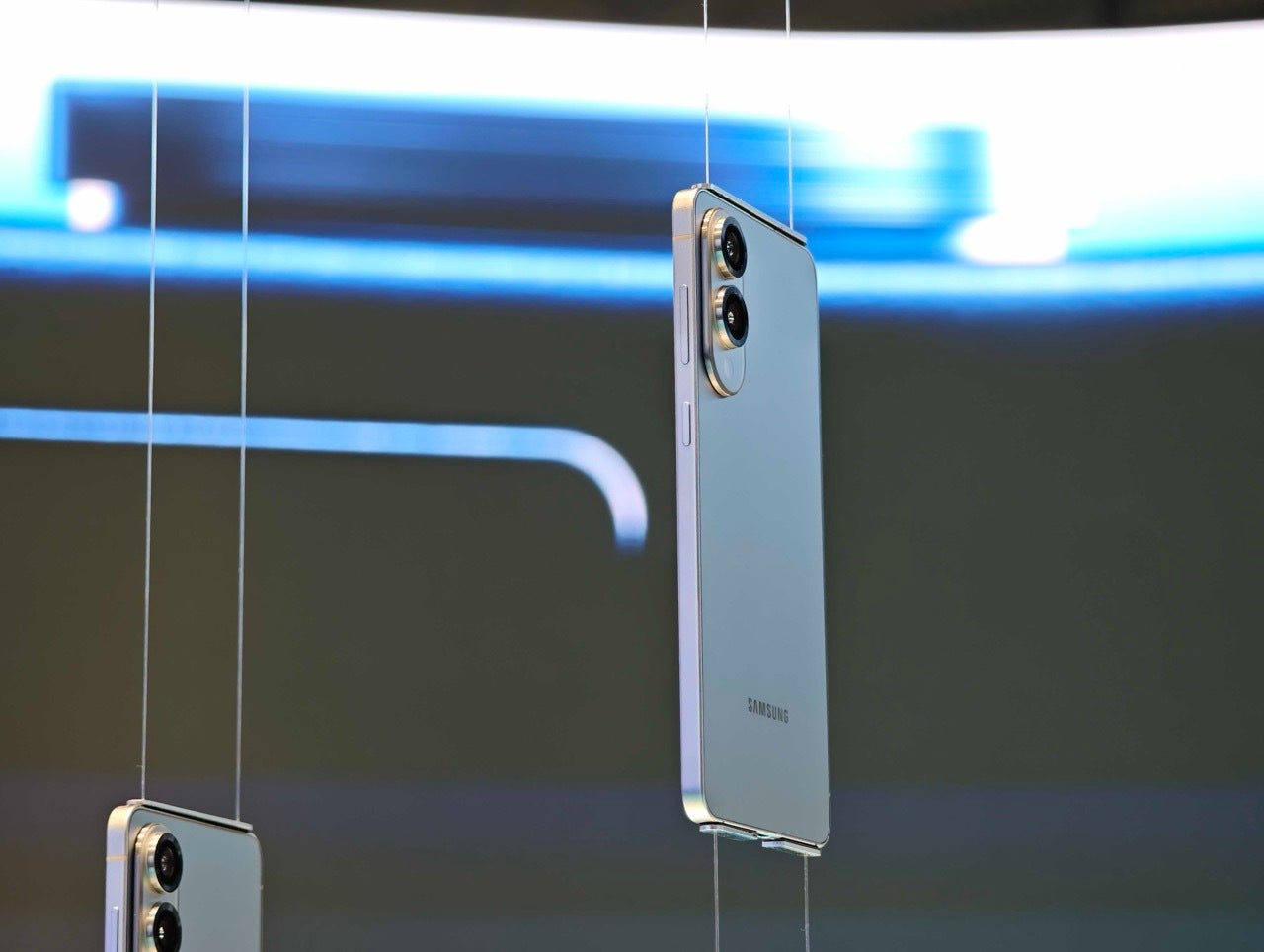 Galaxy S25 Edge Dummy Unit as seen in MWC 2025 (Image Credit Funiyarina) - Galaxy S25 Age v